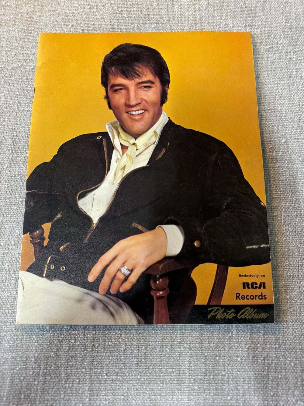 Elvis Presley 1970 RCA Records Original Souvenir Concert Tour Photo Album